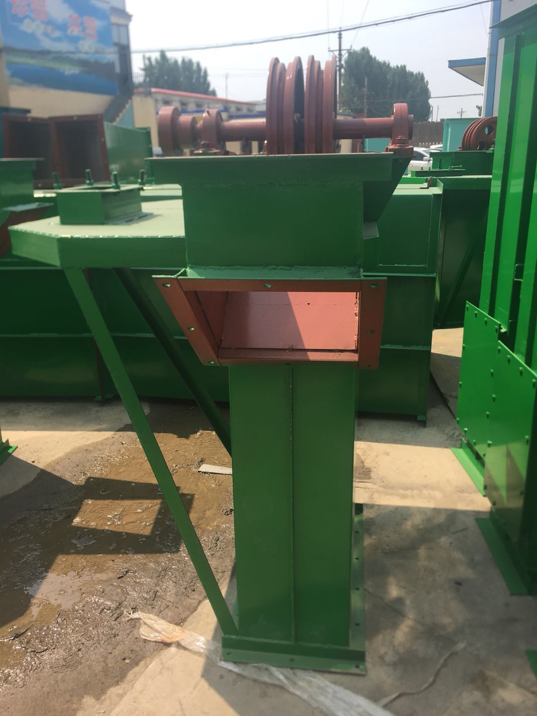 斗式提升機(jī)現(xiàn)場圖 斗式提升機(jī)現(xiàn)場圖