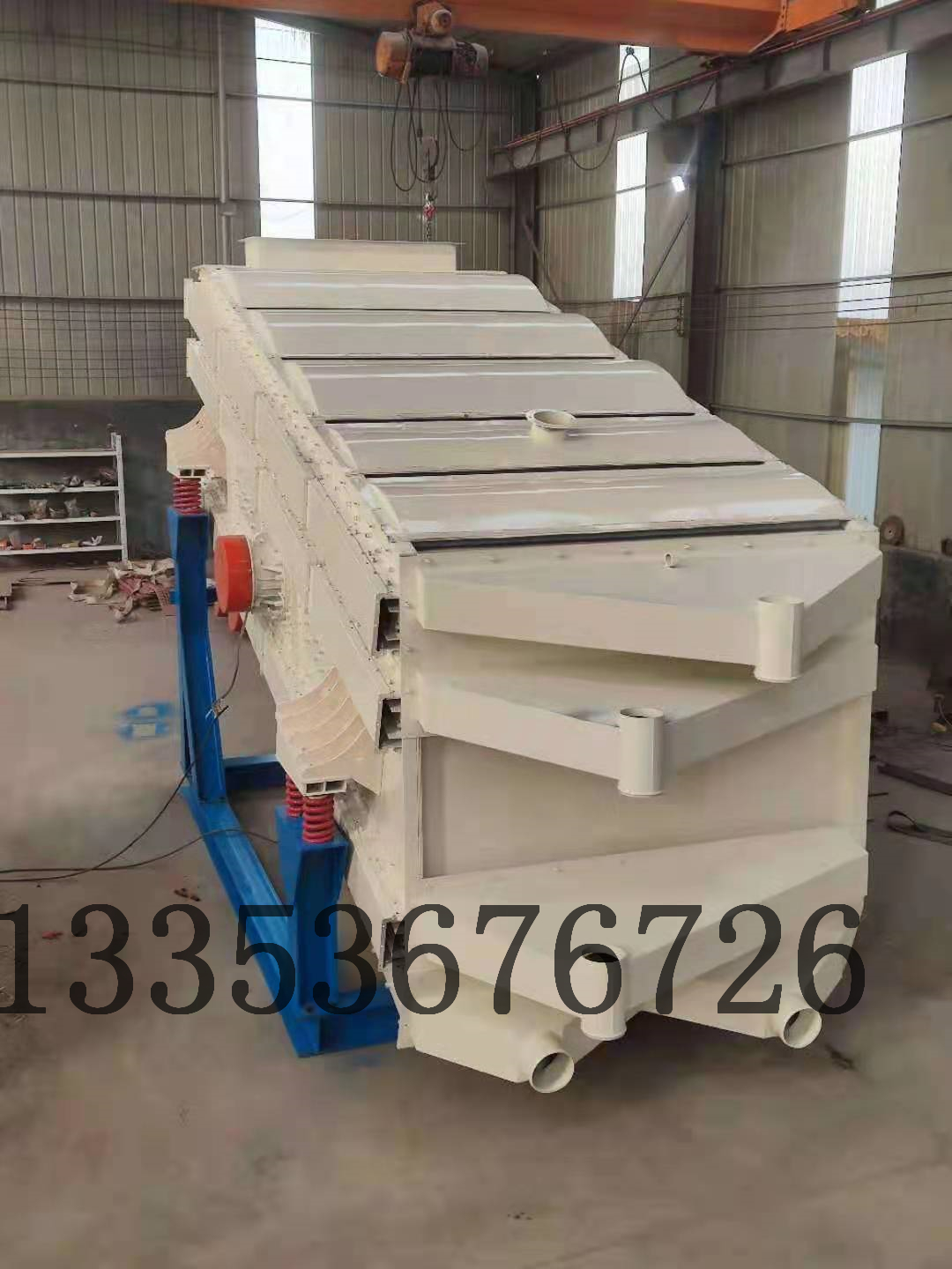  對細、粘、濕等難篩分物料有效篩分，解決了普通篩在細粒篩分過程中遇到的問題，而且能夠以相對較小的篩網(wǎng)面積達到非常高的篩分效率