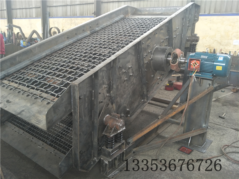 石料振動(dòng)篩分機(jī)喂料不勻稱會(huì)造成哪些原因？